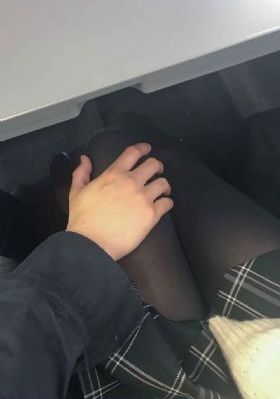 将军掀开她的乳罩揉捏她的胸_720免费观看韩国